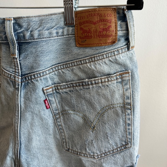 Levi’s denim shorts - Picture 3 of 3